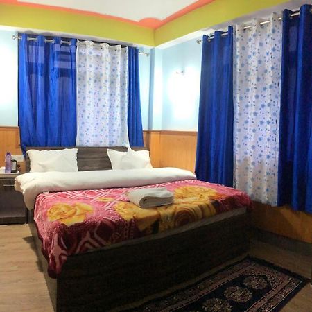 Tseten'S Inn Лачунг Екстериор снимка