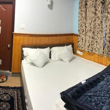 Tseten'S Inn Лачунг Екстериор снимка
